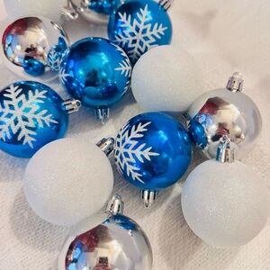 12 Vintage Blue Silver & White Snowflake Christmas Tree Balls Plastic Ornaments